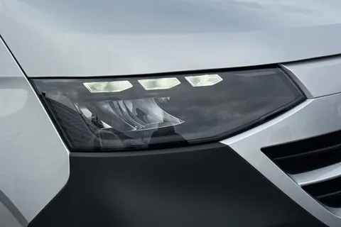 BG25EDR Volkswagen Transporter 2.0 TDI 150 Commerce Plus Van Auto Thumbnail #28