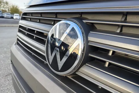 28 of 57 for Volkswagen Crafter CR30 Commerce MWB 140 PS FWD - MY25/Bus Pack/Rear Camera/Step