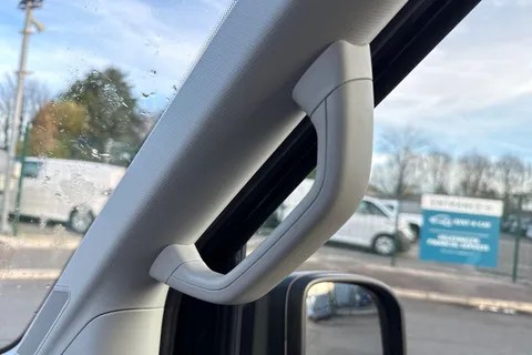 34 of 57 for Volkswagen Crafter CR30 Commerce MWB 140 PS FWD - MY25/Bus Pack/Rear Camera/Step