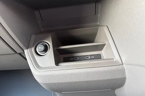 36 of 57 for Volkswagen Crafter CR30 Commerce MWB 140 PS FWD - MY25/Bus Pack/Rear Camera/Step