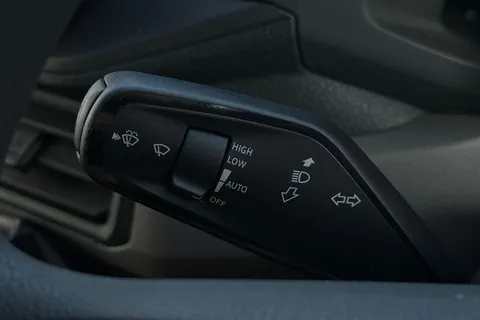 39 of 57 for Volkswagen Crafter CR30 Commerce MWB 140 PS FWD - MY25/Bus Pack/Rear Camera/Step