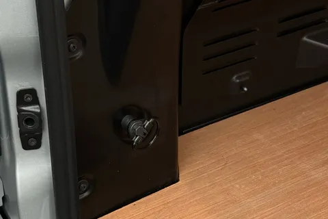 BG25EDR Volkswagen Transporter 2.0 TDI 150 Commerce Plus Van Auto Thumbnail #50