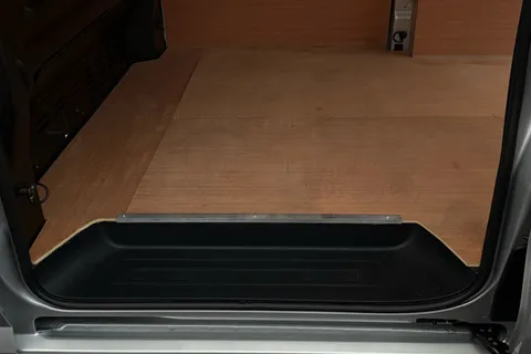 BG25EDR Volkswagen Transporter 2.0 TDI 150 Commerce Plus Van Auto Thumbnail #51