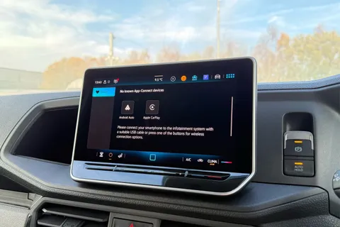 49 of 57 for Volkswagen Crafter CR30 Commerce MWB 140 PS FWD - MY25/Bus Pack/Rear Camera/Step