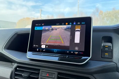 50 of 57 for Volkswagen Crafter CR30 Commerce MWB 140 PS FWD - MY25/Bus Pack/Rear Camera/Step