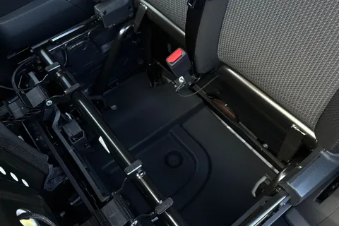 BG25EDR Volkswagen Transporter 2.0 TDI 150 Commerce Plus Van Auto Thumbnail #54