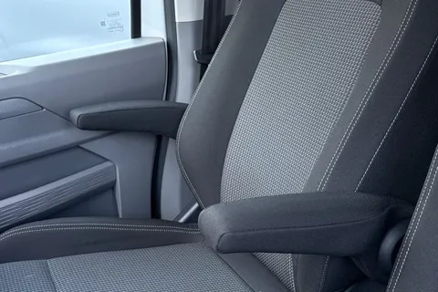 BG25EDR Volkswagen Transporter 2.0 TDI 150 Commerce Plus Van Auto Thumbnail #56