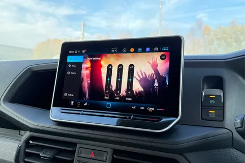 54 of 57 for Volkswagen Crafter CR30 Commerce MWB 140 PS FWD - MY25/Bus Pack/Rear Camera/Step