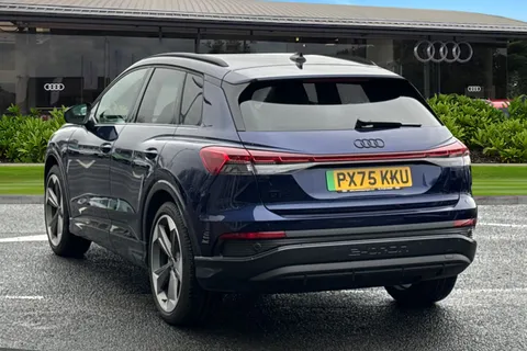 PX75KKU Audi Q4 e-tron Q4  Black Edition 35 e-tron  125,00 kW Thumbnail #3