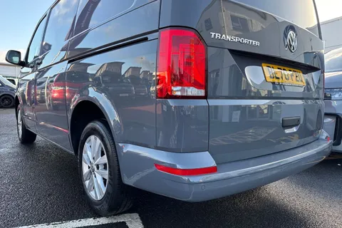 BL70PZU Volkswagen Transporter 2.0TDI 110ps T28 Highline BMT SWB-NO VAT Thumbnail #7