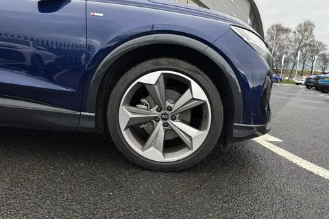 PX75KKU Audi Q4 e-tron Q4  Black Edition 35 e-tron  125,00 kW Thumbnail #10