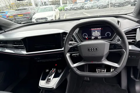 PX75KKU Audi Q4 e-tron Q4  Black Edition 35 e-tron  125,00 kW Thumbnail #18