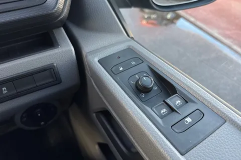 BL70PZU Volkswagen Transporter 2.0TDI 110ps T28 Highline BMT SWB-NO VAT Thumbnail #20