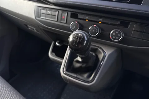 BL70PZU Volkswagen Transporter 2.0TDI 110ps T28 Highline BMT SWB-NO VAT Thumbnail #22