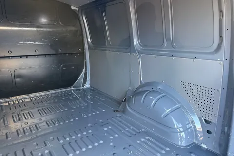 BL70PZU Volkswagen Transporter 2.0TDI 110ps T28 Highline BMT SWB-NO VAT Thumbnail #27