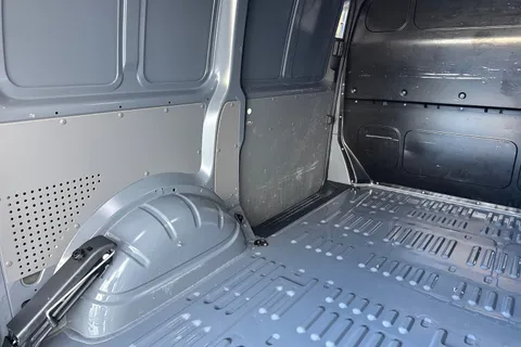 BL70PZU Volkswagen Transporter 2.0TDI 110ps T28 Highline BMT SWB-NO VAT Thumbnail #28