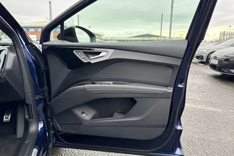 PX75KKU Audi Q4 e-tron Q4  Black Edition 35 e-tron  125,00 kW Thumbnail #46