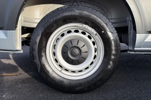 DF75ULX Volkswagen Crafter CR35 Commerce Plus MWB 140 PS FWD  - MY25/Rear Camera Thumbnail #10