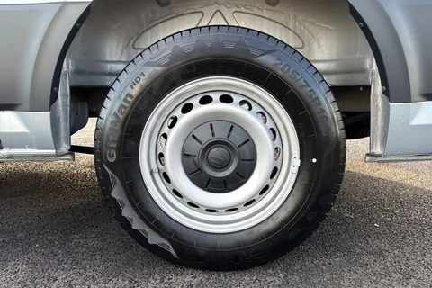 DF75ULX Volkswagen Crafter CR35 Commerce Plus MWB 140 PS FWD  - MY25/Rear Camera Thumbnail #11