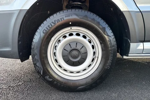 DF75ULX Volkswagen Crafter CR35 Commerce Plus MWB 140 PS FWD  - MY25/Rear Camera Thumbnail #12