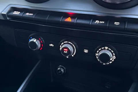 PX22NTJ Audi Q2 Black Edition 35 TFSI  150 PS S tronic Thumbnail #20