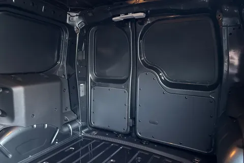 DF75MGJ Volkswagen Caddy 1.5 eHybrid 150 Commerce Pro Van DSG [Tech] Thumbnail #18