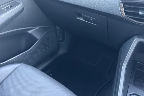 DF75MGJ Volkswagen Caddy 1.5 eHybrid 150 Commerce Pro Van DSG [Tech] Thumbnail #19