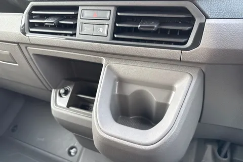 DF75ULX Volkswagen Crafter CR35 Commerce Plus MWB 140 PS FWD  - MY25/Rear Camera Thumbnail #22