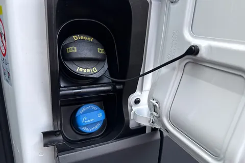 DF75TYH Volkswagen Crafter CR35 Panel van Commerce Plus LWB Maxi 140 PS 2.0 TDI 8sp Auto- Camera/Step Thumbnail #24