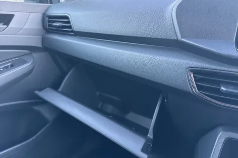 DF75MGJ Volkswagen Caddy 1.5 eHybrid 150 Commerce Pro Van DSG [Tech] Thumbnail #33