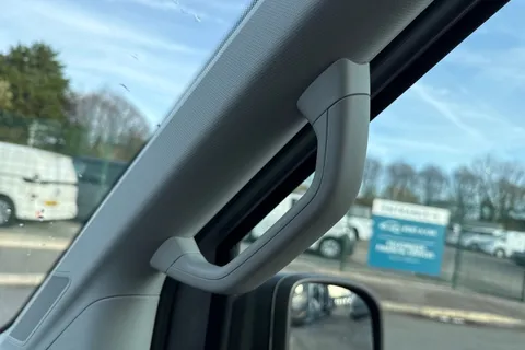 DF75ULX Volkswagen Crafter CR35 Commerce Plus MWB 140 PS FWD  - MY25/Rear Camera Thumbnail #34