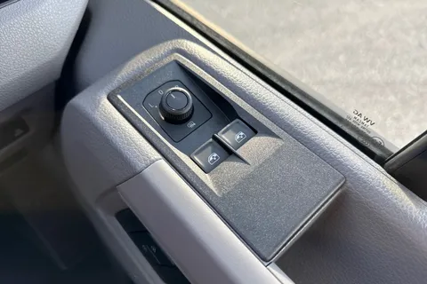 DF75ULX Volkswagen Crafter CR35 Commerce Plus MWB 140 PS FWD  - MY25/Rear Camera Thumbnail #35