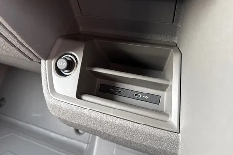 DF75ULX Volkswagen Crafter CR35 Commerce Plus MWB 140 PS FWD  - MY25/Rear Camera Thumbnail #42