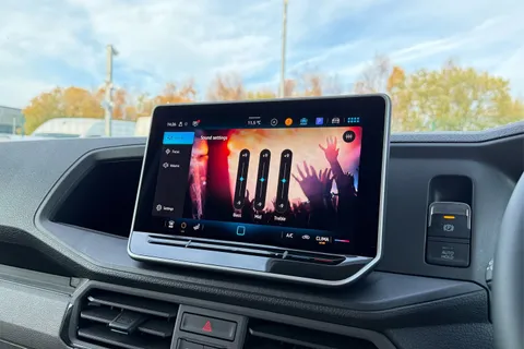 DF75ULX Volkswagen Crafter CR35 Commerce Plus MWB 140 PS FWD  - MY25/Rear Camera Thumbnail #55