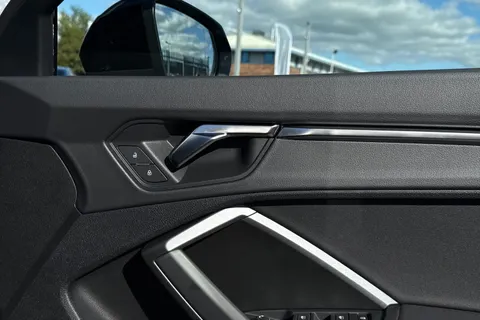 PX75KKV Audi Q3 Black Edition 35 TDI  150 PS S tronic Thumbnail #21
