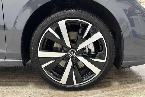 KW25EGY Volkswagen Golf 1.5 TSI 204 Style eHybrid 5dr DSG Thumbnail #5