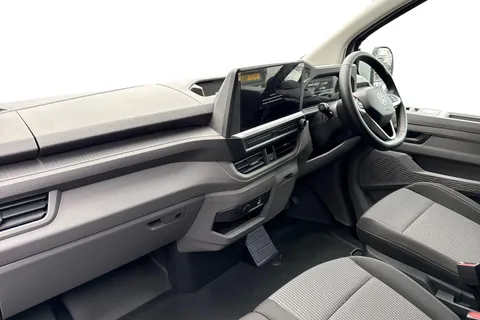 CX75HYH Volkswagen Transporter 2.0 TDI 170 Commerce Pro Van Auto Thumbnail #8