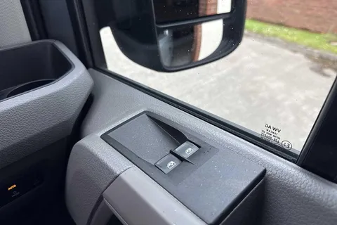 PN74SLU Volkswagen Crafter 2.0 TDI 140PS Commerce High Roof Van Thumbnail #18