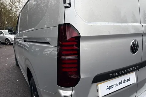CX75HYH Volkswagen Transporter 2.0 TDI 170 Commerce Pro Van Auto Thumbnail #15