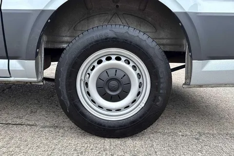 PN74SLU Volkswagen Crafter 2.0 TDI 140PS Commerce High Roof Van Thumbnail #23