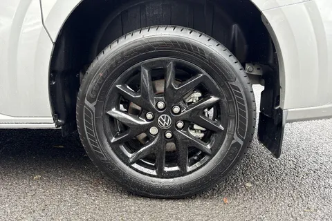 CX75HYH Volkswagen Transporter 2.0 TDI 170 Commerce Pro Van Auto Thumbnail #22