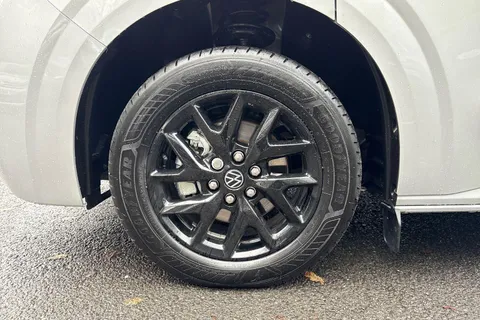 CX75HYH Volkswagen Transporter 2.0 TDI 170 Commerce Pro Van Auto Thumbnail #23