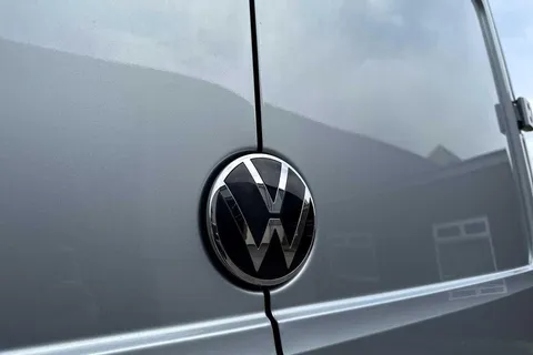 PN74SLU Volkswagen Crafter 2.0 TDI 140PS Commerce High Roof Van Thumbnail #39