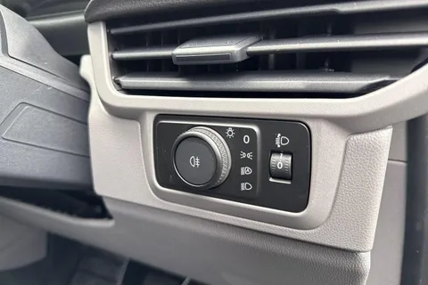 CX75HYH Volkswagen Transporter 2.0 TDI 170 Commerce Pro Van Auto Thumbnail #32