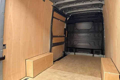 PN74SLU Volkswagen Crafter 2.0 TDI 140PS Commerce High Roof Van Thumbnail #42