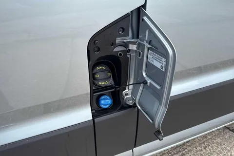 PN74SLU Volkswagen Crafter 2.0 TDI 140PS Commerce High Roof Van Thumbnail #43