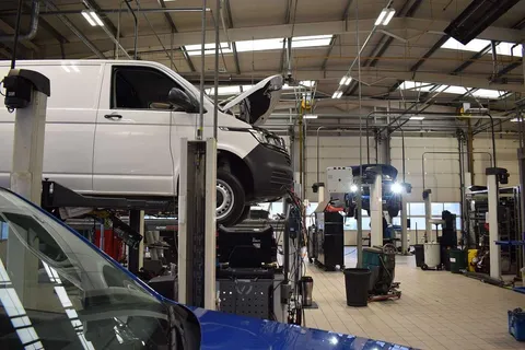 PN74SLU Volkswagen Crafter 2.0 TDI 140PS Commerce High Roof Van Thumbnail #46