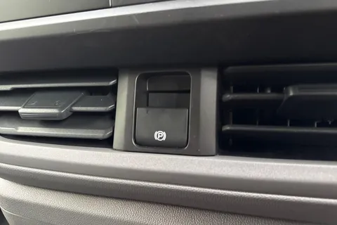 CX75HYH Volkswagen Transporter 2.0 TDI 170 Commerce Pro Van Auto Thumbnail #38