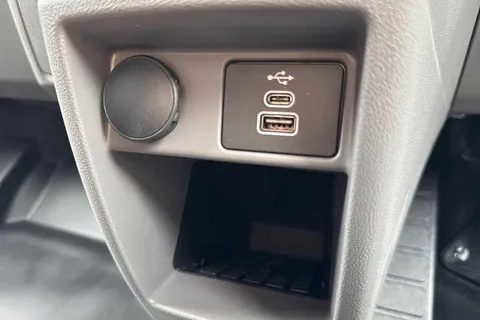 DC75FWB Volkswagen Transporter T28 Panel Van Commerce Pro SWB 110 PS 2.0 TDI 6sp Manual -  Delivery Miles Thumbnail #39