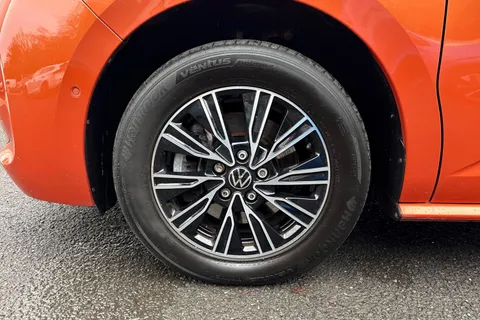 PL72WHR Volkswagen Multivan 1.4 TSI eHybrid Style 5dr DSG Thumbnail #12